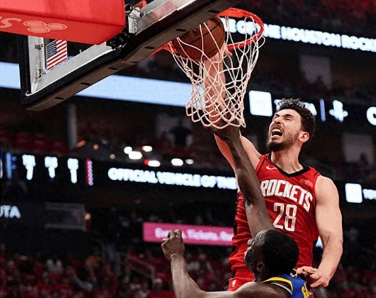 莱万多夫斯基意外战胜勇士，刷新纪录引爆全场！的简单介绍爱游戏体育赛事直播